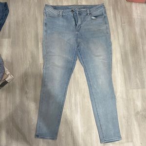 light wash high rise american eagle jeans
